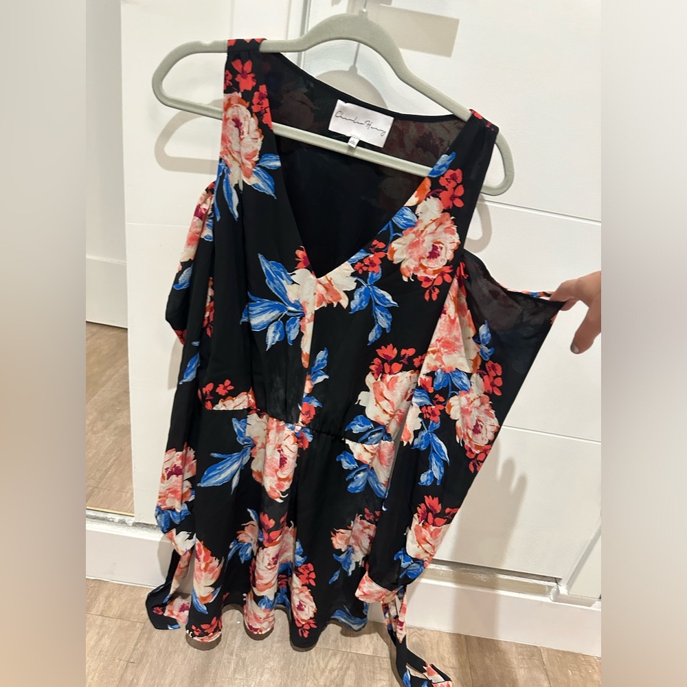 Women’s Midi dress with shoulder cutouts